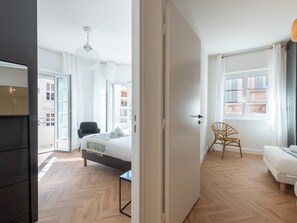 3 habitaciones, escritorio, tabla de planchar con plancha y wifi