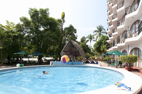 Televisi layar datar 32-inci dengan saluran TV kabel dan TV