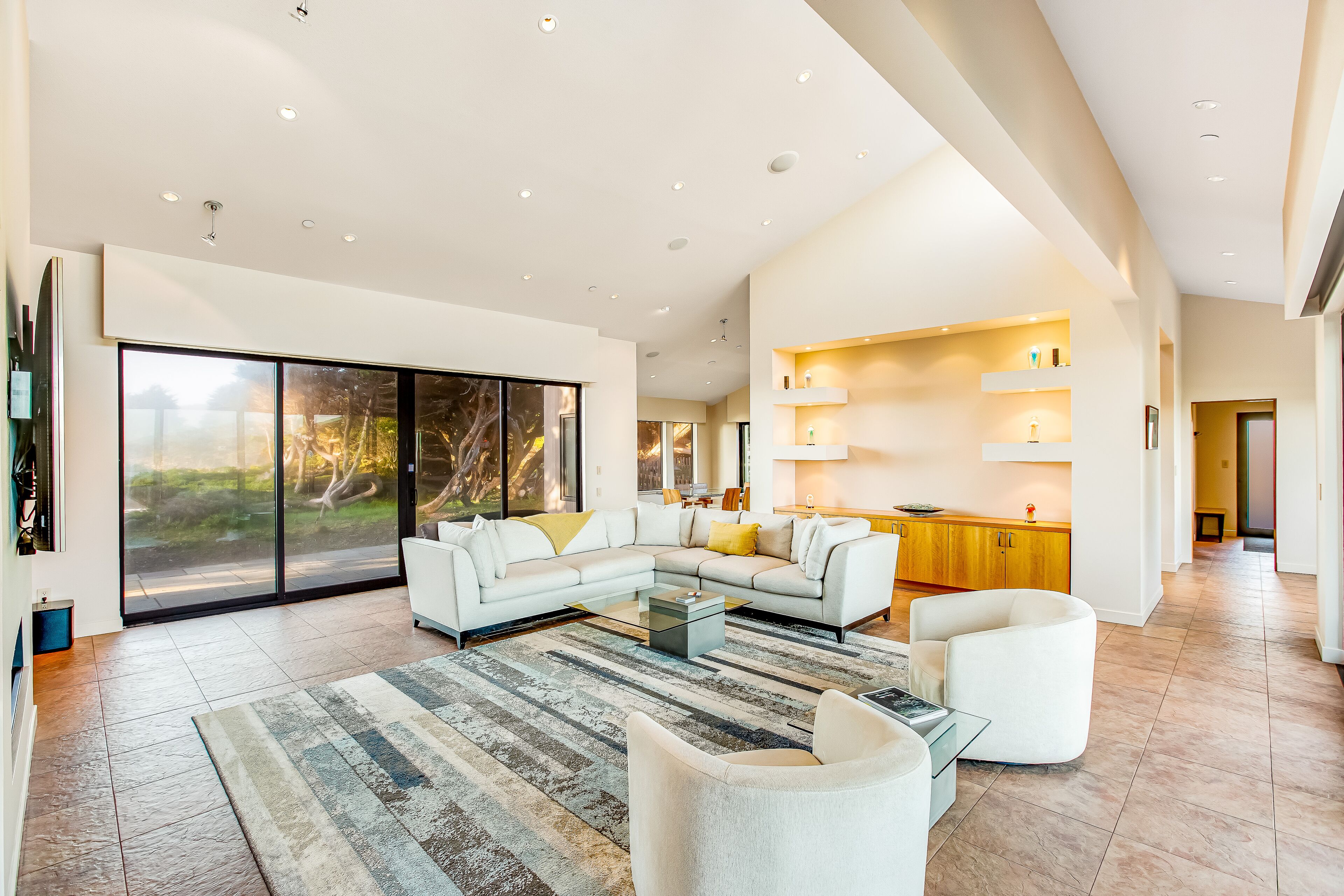 Oceanfront Home with Ocean Views, High-Speed WiFi, Gas Fireplace, & Washer/Dryer