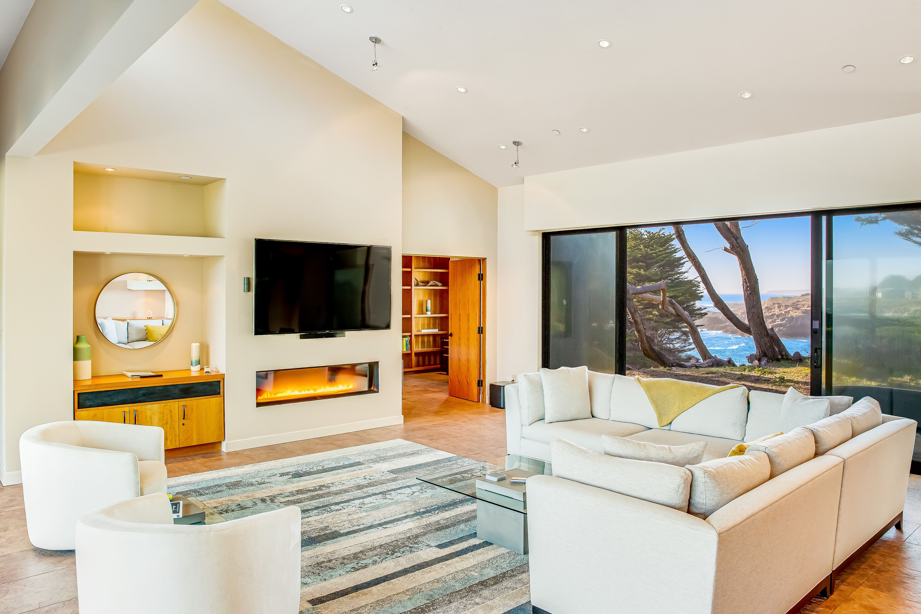 Oceanfront Home with Ocean Views, High-Speed WiFi, Gas Fireplace, & Washer/Dryer