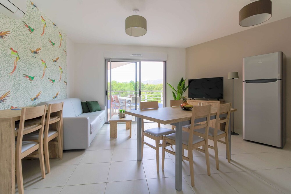 POSEIDON 3 room apartement with swimming pool and private parking place