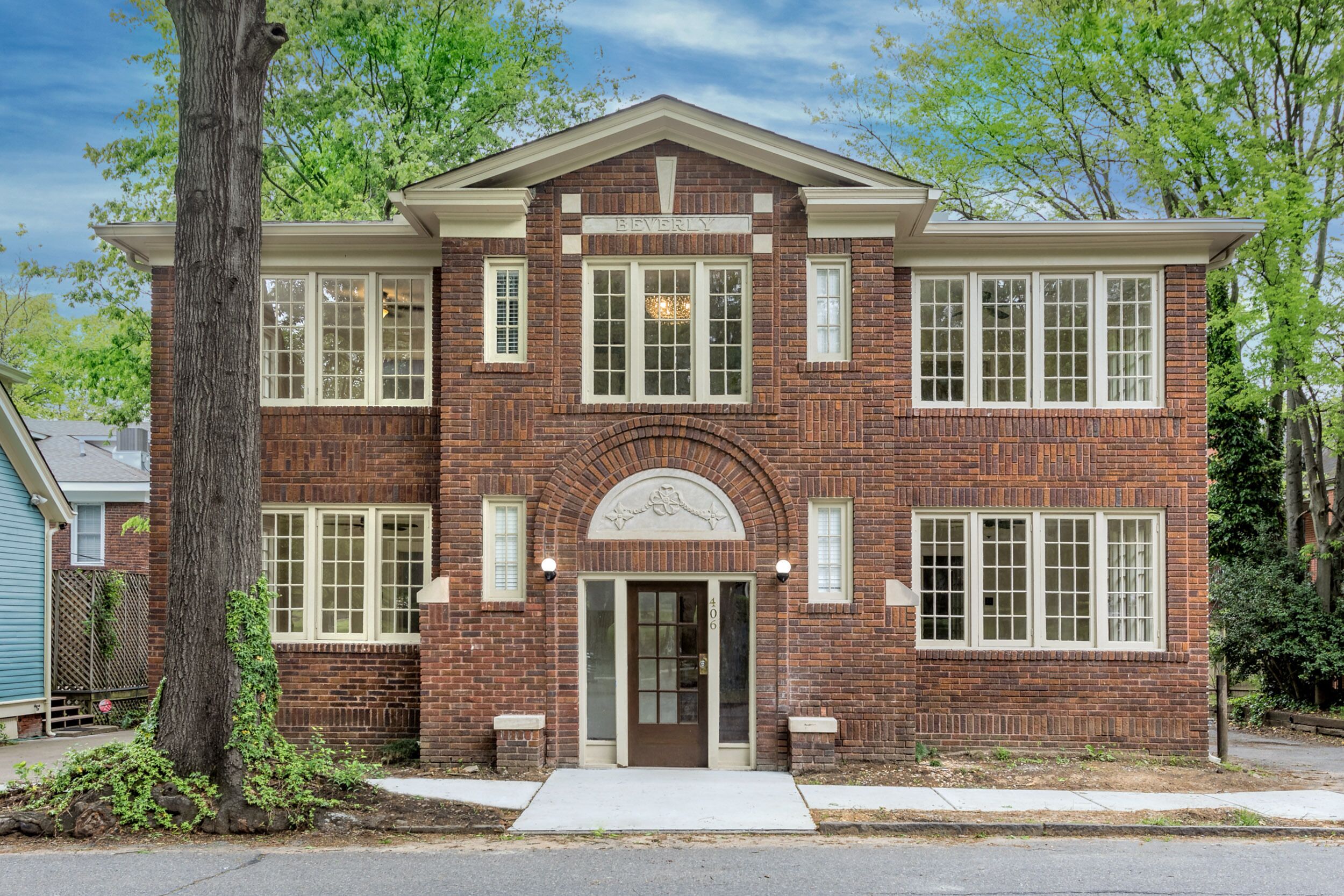 Downtown Historic beautifully renovated 2 bdrm Apt