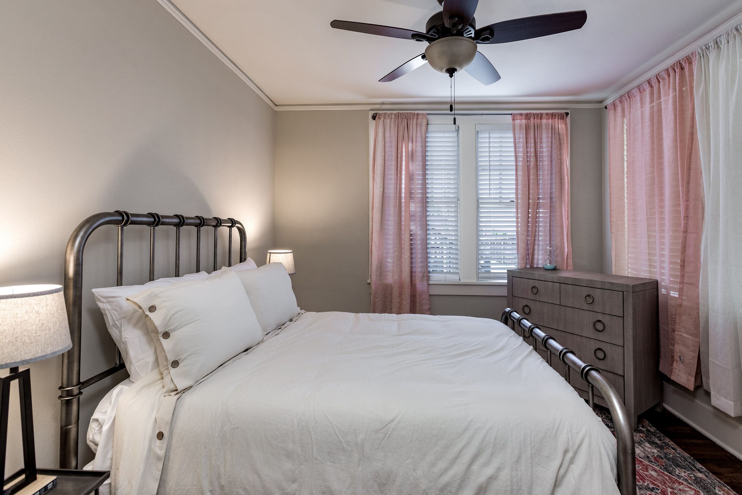 Downtown Historic beautifully renovated 2 bdrm Apt