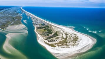 Beach nearby, sun loungers, beach towels