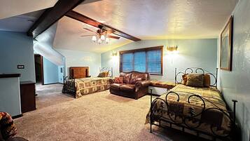 3 多间卧室、免费 WiFi、床单