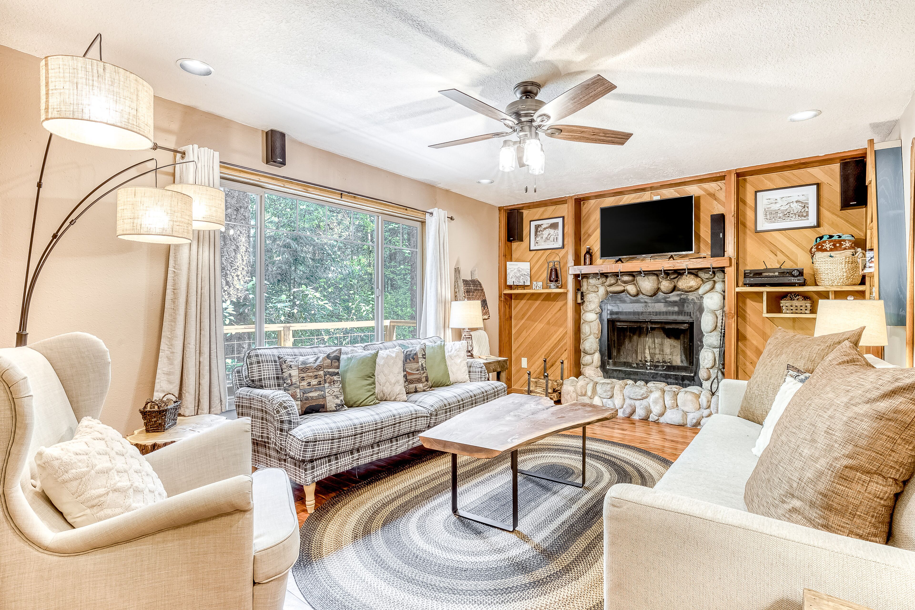 Secluded forest home - private hot tub & fireplace - dog-friendly