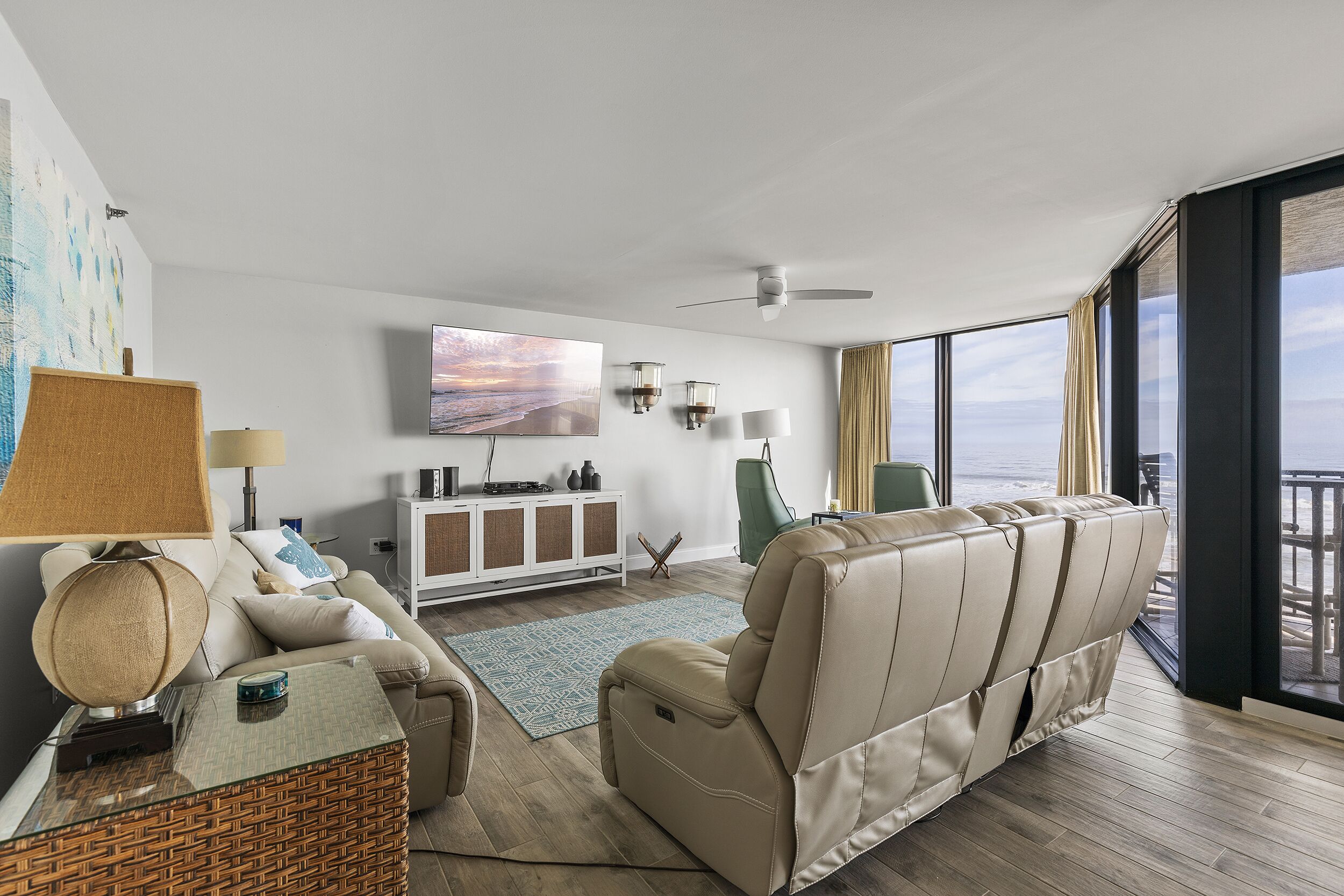 Updated, Direct Oceanfront Getaway in Chadham by the Sea! Amazing Amenities