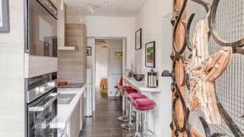 Réfrigérateur, micro-ondes, four, lave-vaisselle