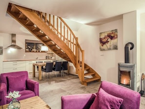 TV, fireplace - Lovely apartment in villa for 5 guests with WIFI, TV, terrace and pets allowed (Kobylnice)