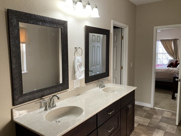 A bathroom with two sinks, a large mirror, and a vanity with drawers. - Table Rock Lake on Indian Point - walk to the water! (Branson)