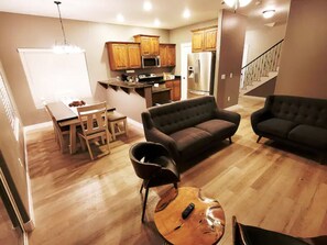Smart TV, chimenea, videojuegos y tenis de mesa 