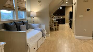 1 chambre, bureau, fer et planche Ă repasser, lit parapluie