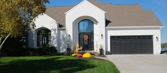 NEW!!! Prime waterfront studio w/docking potential