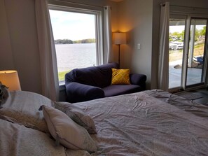 Iron/ironing board, travel crib, free WiFi, bed sheets