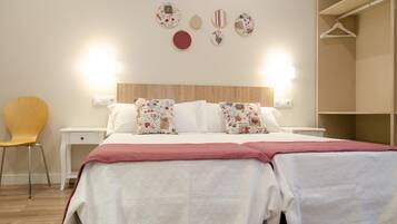 Tabla de planchar con plancha, Internet, ropa de cama