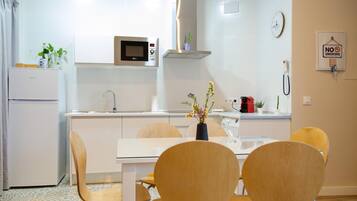 Fridge, microwave, oven, coffee/tea maker
