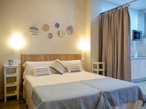 Iron/ironing board, Internet, bed sheets