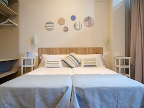 Iron/ironing board, Internet, bed sheets