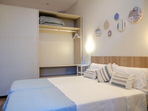 Strygejern/strygebræt, internetforbindelse, sengetøj