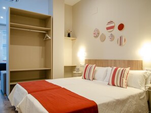 Planxa i posts de planxar, Internet i roba de llit 