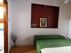 3 bedrooms, iron/ironing board, bed sheets