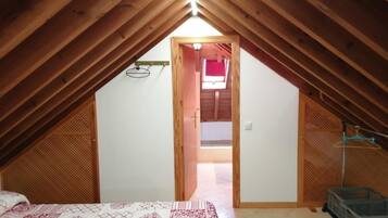 3 slaapkamers, een strijkplank/strijkijzer, beddengoed