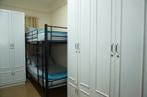 2 habitaciones, escritorio, wifi gratis y ropa de cama