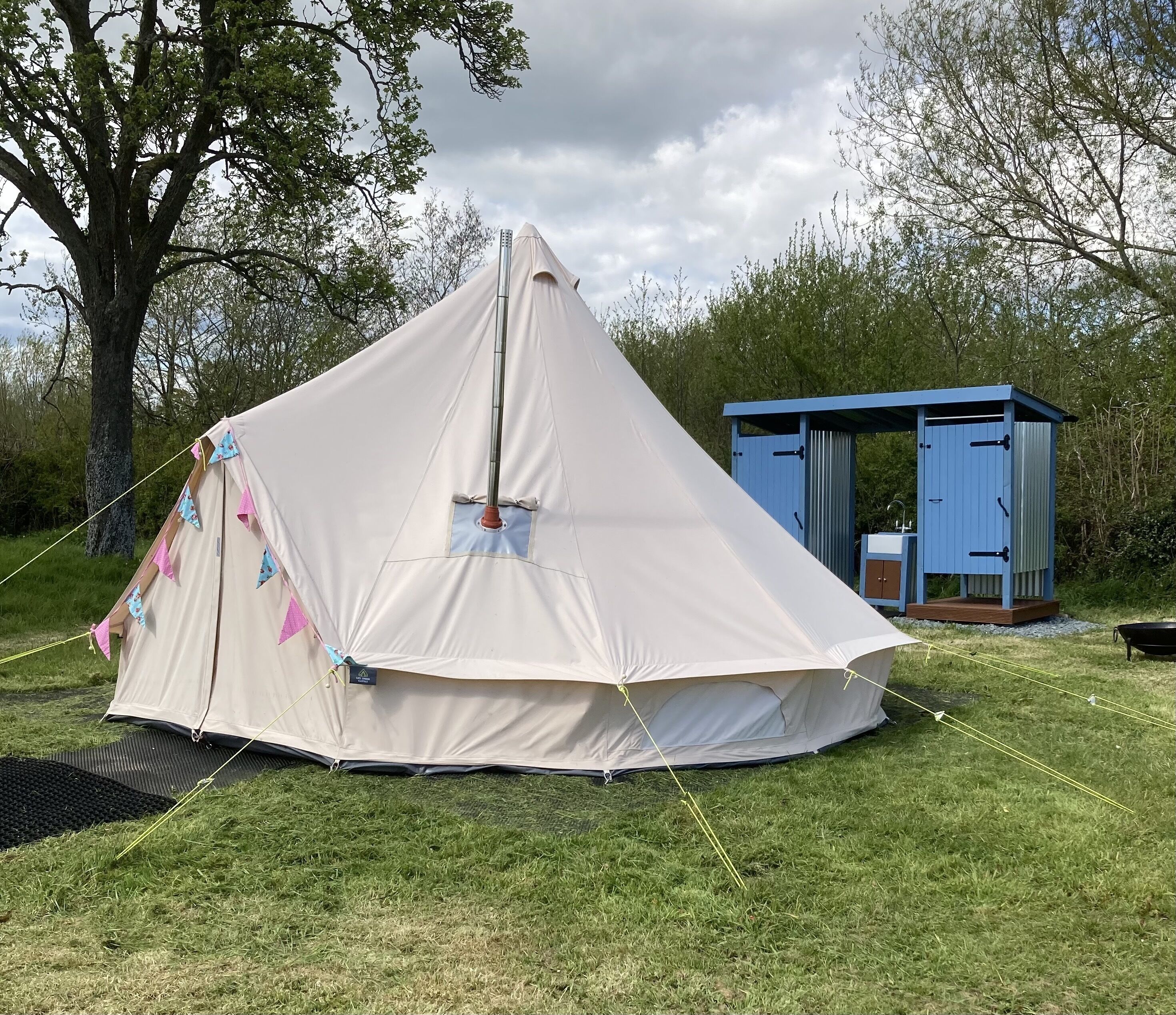 Glamping at The Homestead - Ensuite bell tent