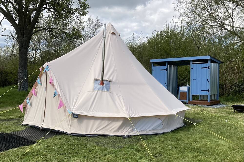 Glamping at The Homestead - Ensuite bell tent