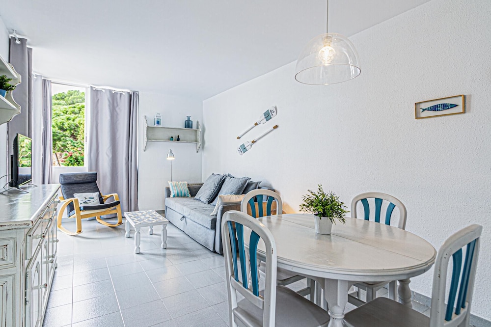 Apartment with terrace a few steps from the beach