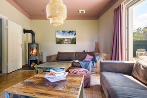 Televisión y chimenea 