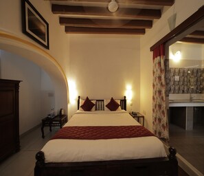 Superior Room | Desk, soundproofing, rollaway beds, free WiFi - Dumas Guest House (Puducherry)