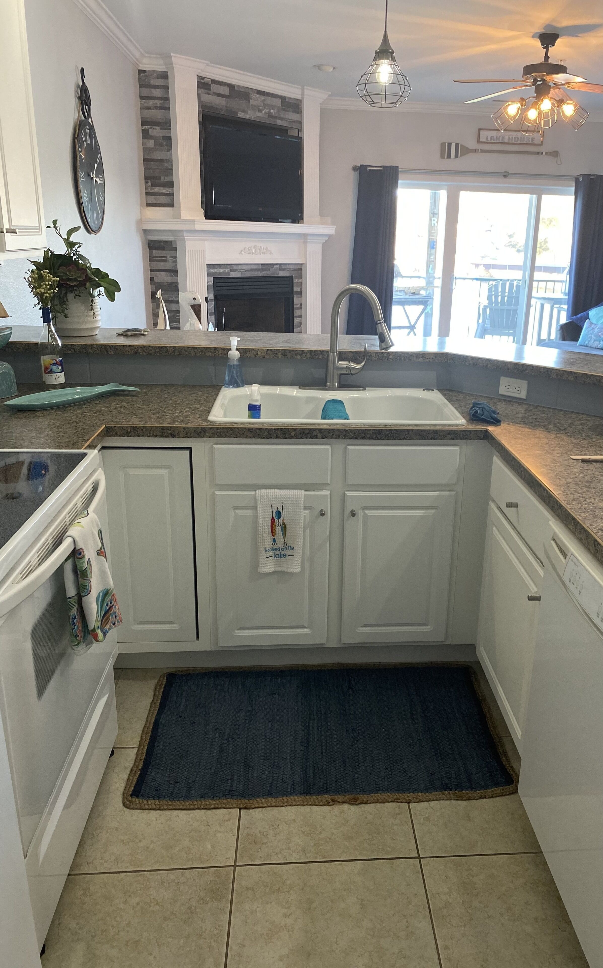 Year Around Relaxation with Beautiful Lake View for Making Memories!