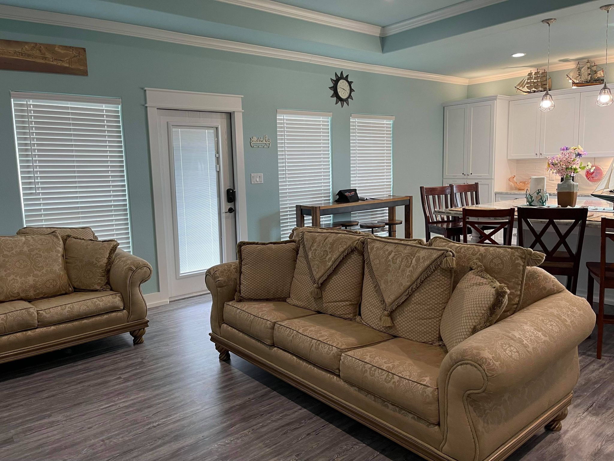 Gorgeous Get-Away in Crystal Beach - Captain's Fanta-Sea (Sleeps 12)