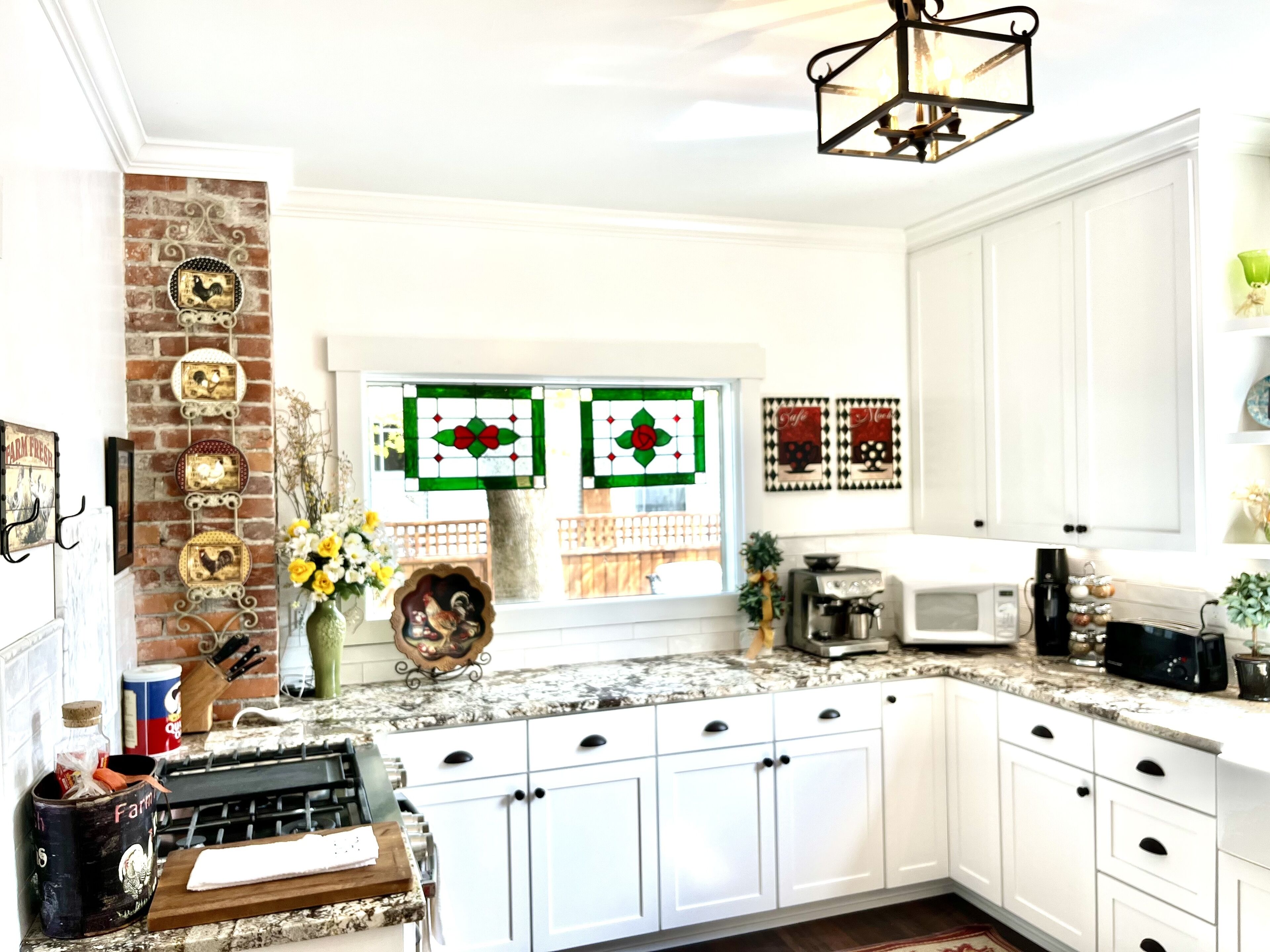 Downtown 3-Story Home with Hot Tub and Bikes!  Short Walk to Lake and Beach!