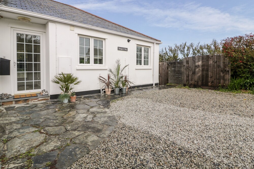 BADGERS WAY, romantic, country holiday cottage in Tintagel