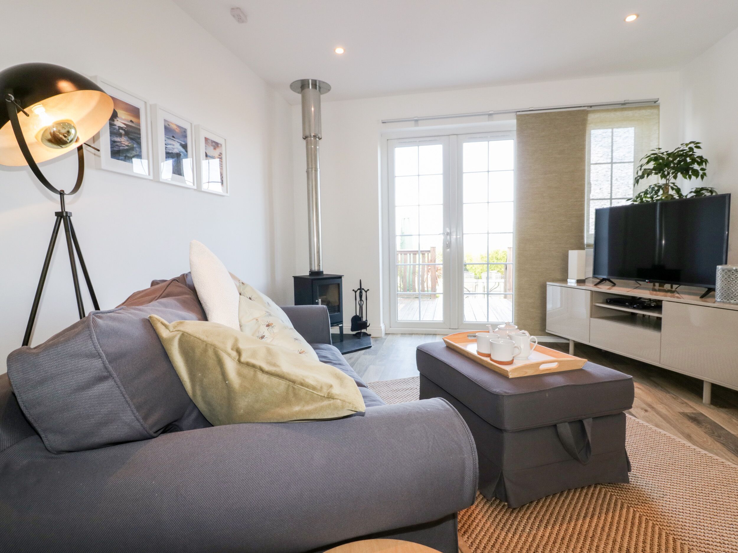 BADGERS WAY, romantic, country holiday cottage in Tintagel