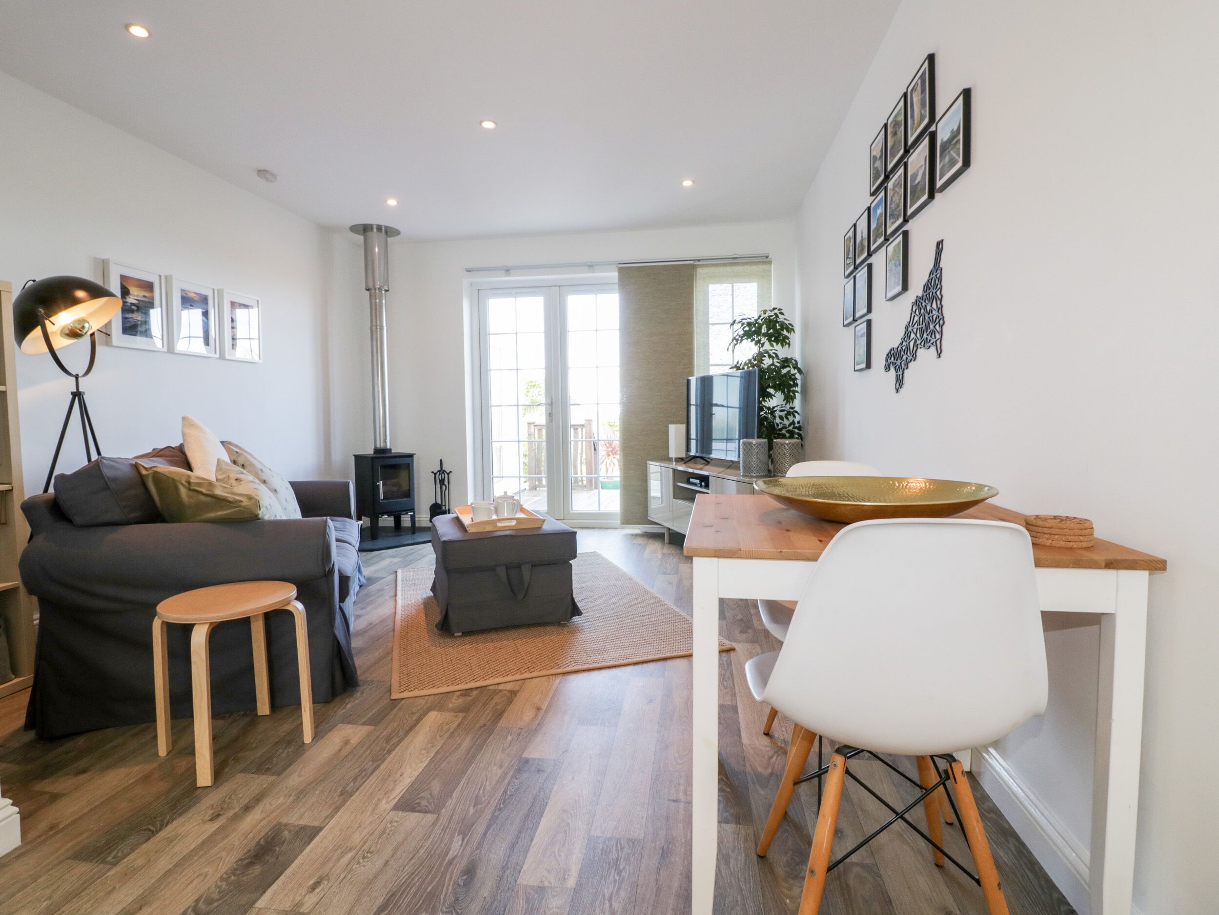 BADGERS WAY, romantic, country holiday cottage in Tintagel