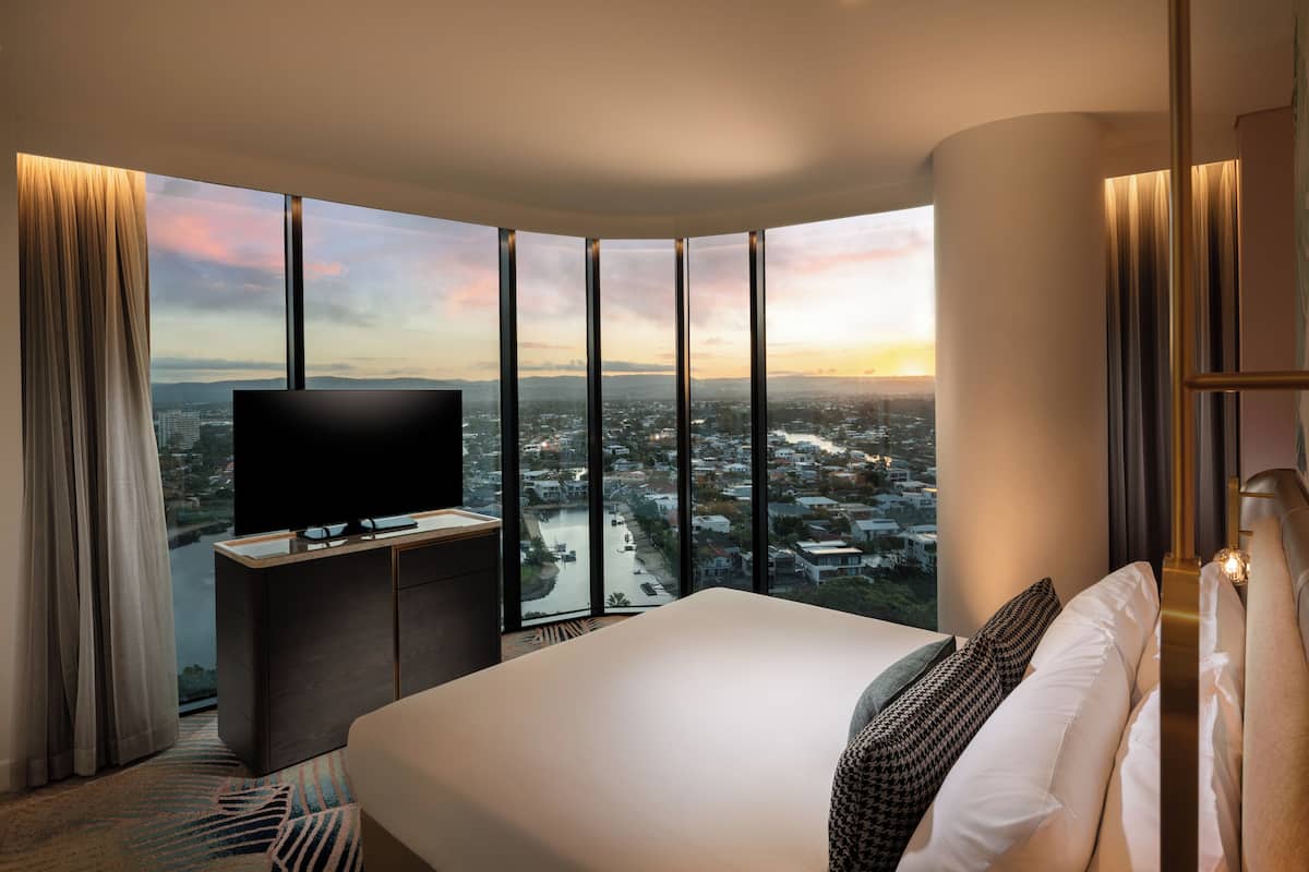 1 bedroom, in-room safe, blackout curtains, soundproofing