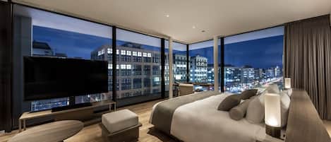 Corner Balcony Double Room, Non smoking (with Lounge Access)