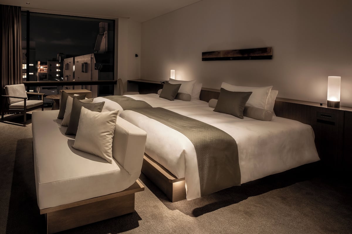 Premium-Zimmer, Nichtraucher (with Lounge Access) | Zimmersafe, Bügeleisen/Bügelbrett, kostenloses WLAN, Bettwäsche