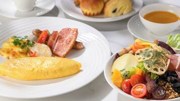 Desayuno buffet diario (JPY 3850 por persona)