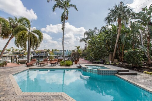 Waterfront Home - Pool, Boat Dock, Roof Top Patio, Piano, Game Room, Pin Ball