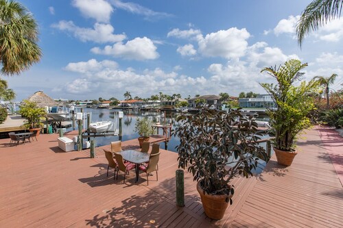 Waterfront Home - Pool, Boat Dock, Roof Top Patio, Piano, Game Room, Pin Ball