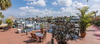 Waterfront Home - Pool, Boat Dock, Roof Top Patio, Piano, Game Room, Pin Ball