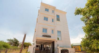 Haleemas Residency