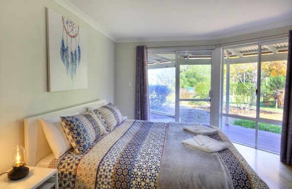 4 bedrooms, iron/ironing board, WiFi, bed sheets