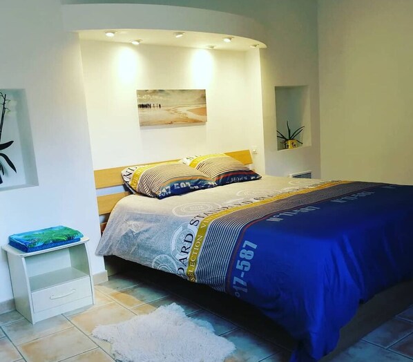 2 bedrooms, iron/ironing board, free WiFi, bed sheets