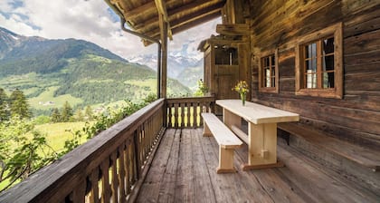 Chalet "Schnitzers Ferienheisl" avec vue sur les montagnes, jardin et Wi-Fi