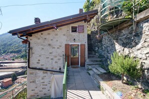 Exterior - Vacation Apartment in Beautiful Vineyard 'Crotto Palma' with Lake View & Wi-Fi (Dongo)